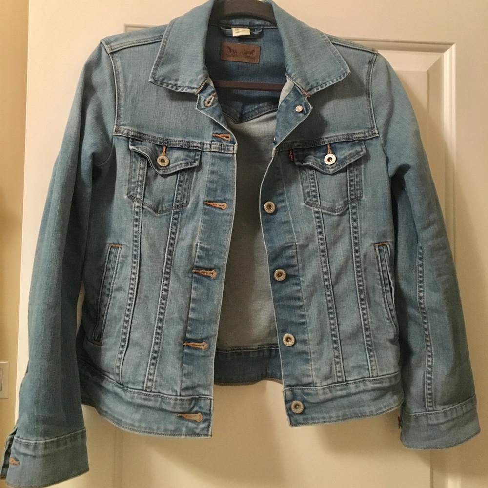 Levi denim jacket size small